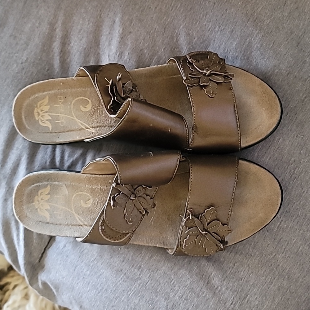 NWOT Dansko Slides size 39 Bronze